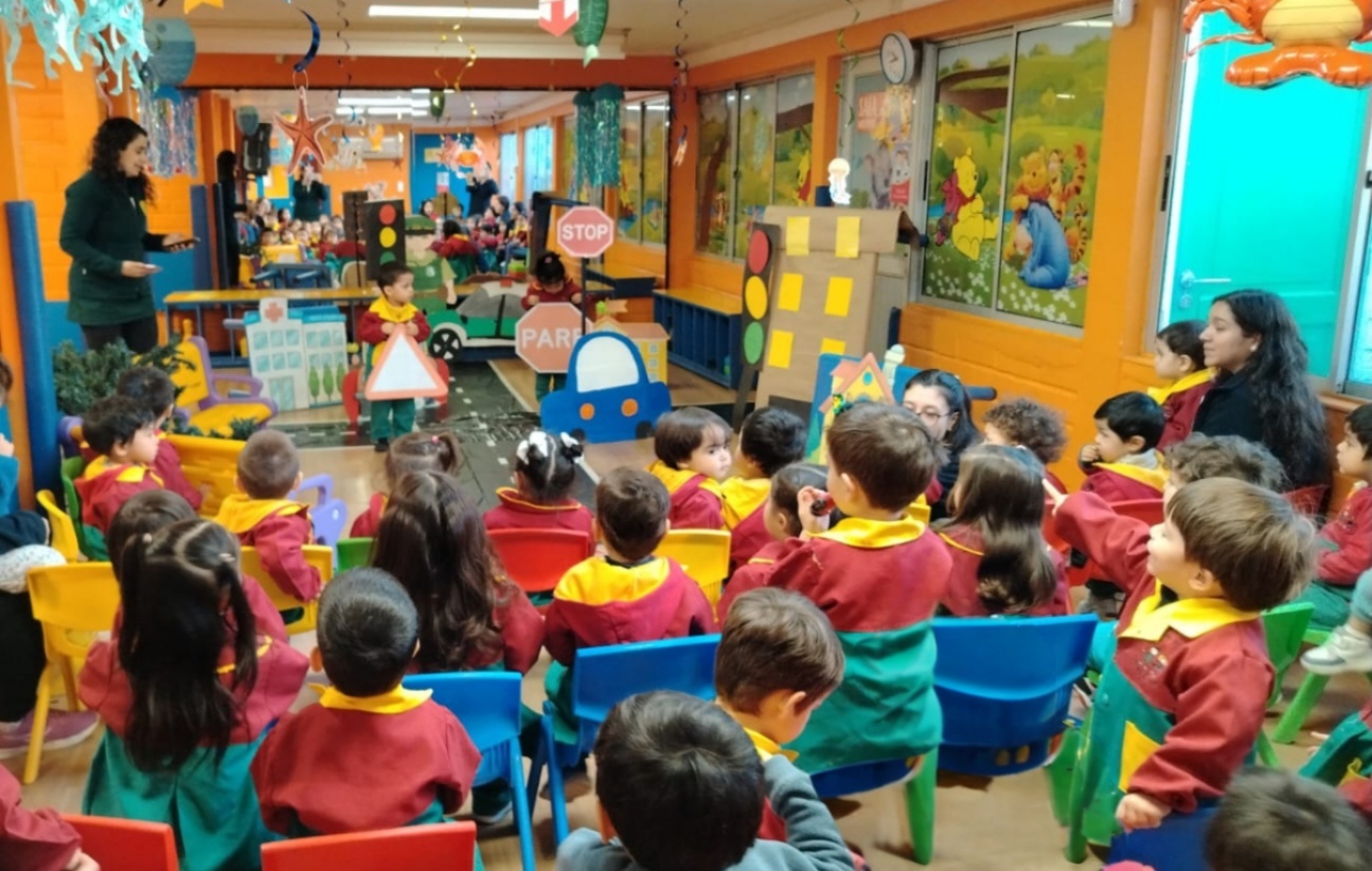 Niños aprendiendo en Mi Pequeño Amor
